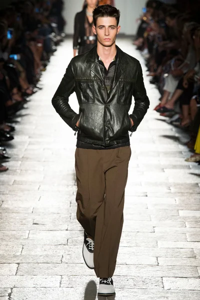 Look 14